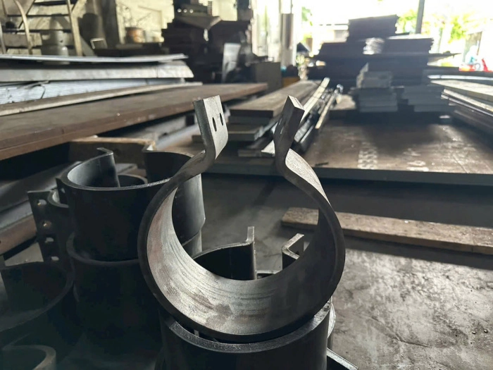 Cùm ống và cùm cổ dê chuyên dụng cho công trình đường bộ